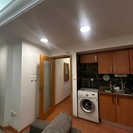 Estudio Que Compoe Se Por Uma Peca Com Cozinha Integrada Um Banheiro *